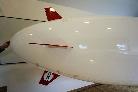 4,5-m-rc-blimp-back-detail-with-fins